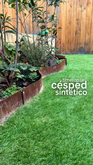 El césped sintético es algo así como un superhéroe sin capa 🦸🏼‍♂️ Se banca el sol, la lluvia, la instalación sobre tierra, las mascotas y lo que venga.Te dejamos un checklist de este productazo:✅ Protección UV
✅ Microperforaciones para evitar que se estanque el agua en la superficie
✅ Apto lavados
✅ Espesores de hasta 40mm
✅ No genera mal olor ni atrae bichosEscribinos para recibir tu presupuesto ⬇️#greendeco #renovacionsinobra #cesped #cespedsintetico #pasto #decoexterior